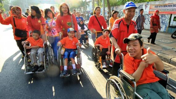 Mengangkat Potensi, Bukan Mengasihani